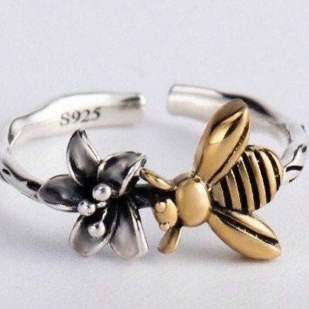 Bee 🐝 Flower Ring